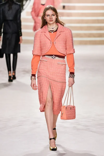 Look 28
